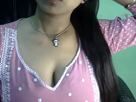 cute momo love online show from April 4, 4:22 am