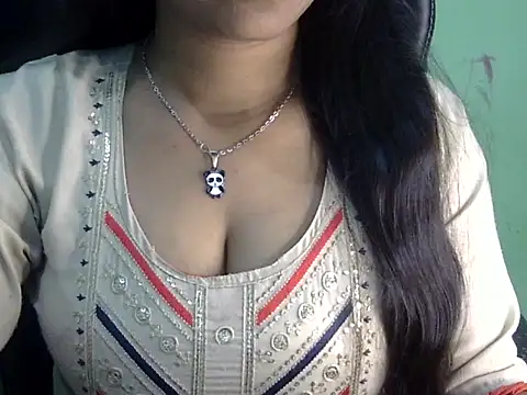 cute momo love online show from April 7, 6:25 am