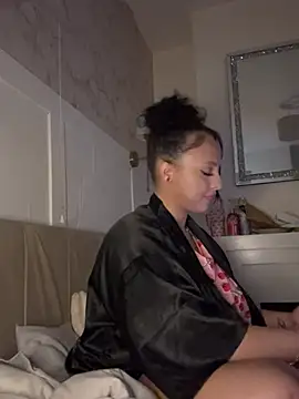 Snapshot of mayawesttt chatting on April 8, 9:37 pm mayawesttt online show from April 8, 9:37 pm