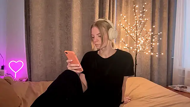 Snapshot of Marry_Sornatiko chatting on April 11, 2:54 pm Marry Sornatiko online show from April 11, 2:54 pm