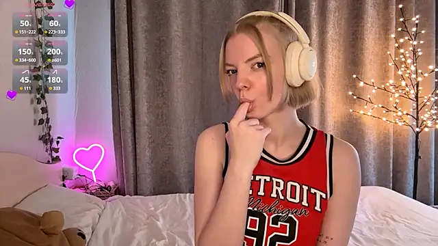 Snapshot of Marry_Sornatiko chatting on May 10, 3:17 pm Marry Sornatiko online show from May 10, 3:17 pm