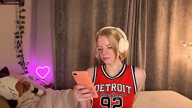 Snapshot of Marry_Sornatiko chatting on May 14, 6:26 pm Marry Sornatiko online show from May 14, 6:26 pm