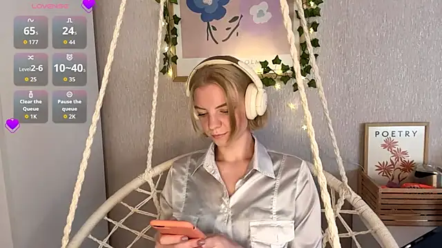 Snapshot of Marry_Sornatiko chatting on May 17, 3:19 pm Marry Sornatiko online show from May 17, 3:19 pm
