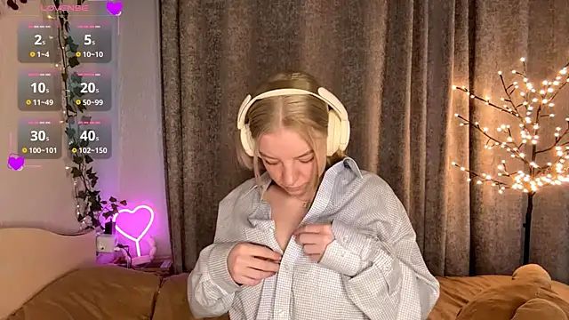 Snapshot of Marry_Sornatiko chatting on June 6, 3:17 pm Marry Sornatiko online show from June 6, 3:17 pm