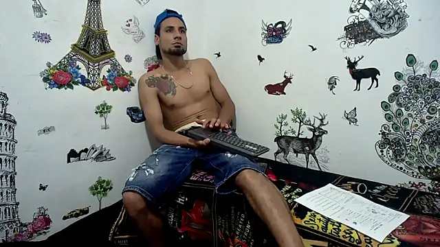 Snapshot of Couplesweethot chatting on March 24, 1:21 am Couplesweethot online show from March 24, 1:21 am