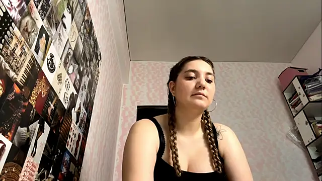 Snapshot of JanineThielman chatting on June 28, 10:10 am JanineThielman online show from June 28, 10:10 am