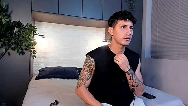 Snapshot of kamal_wolff chatting on March 8, 1:59 pm kamal wolff online show from March 8, 1:59 pm