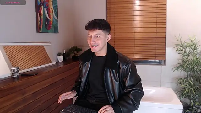 Snapshot of kamal_wolff chatting on March 12, 12:22 pm kamal wolff online show from March 12, 12:22 pm