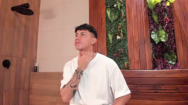 Snapshot of kamal_wolff chatting on March 27, 12:16 pm kamal wolff online show from March 27, 12:16 pm