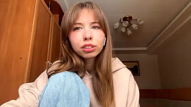 Snapshot of SerenaHawthorne chatting on February 27, 10:04 am SerenaHawthorne online show from February 27, 10:04 am