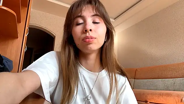 Snapshot of SerenaHawthorne chatting on March 12, 9:26 am SerenaHawthorne online show from March 12, 9:26 am