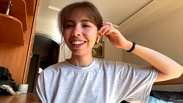 Snapshot of SerenaHawthorne chatting on March 24, 8:19 am SerenaHawthorne online show from March 24, 8:19 am