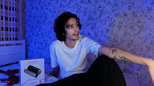 Snapshot of crybae chatting on March 16, 8:35 pm crybae online show from March 16, 8:35 pm