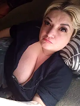 Snapshot of CharleyyCream chatting on March 21, 7:46 am CharleyyCream online show from March 21, 7:46 am