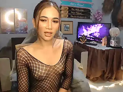 Snapshot of Demonsfuck chatting on May 16, 12:18 am Demonsfuck online show from May 16, 12:18 am