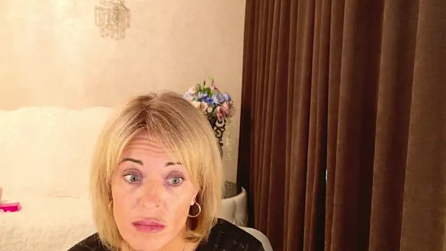 Snapshot of NellyBloom chatting on July 30, 1:32 pm NellyBloom online show from July 30, 1:32 pm