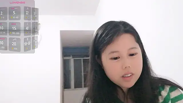 Hannah-33 online show from March 27, 3:34 pm