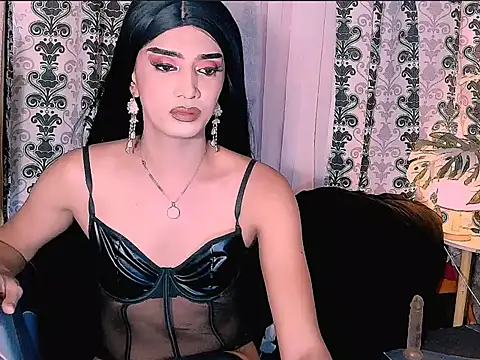 Snapshot of Queeny_Cassandra chatting on June 16, 2:47 am Queeny Cassandra online show from June 16, 2:47 am