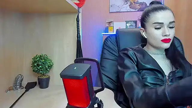 Snapshot of KristiTopxx chatting on January 26, 8:02 pm KristiTopxx online show from January 26, 8:02 pm