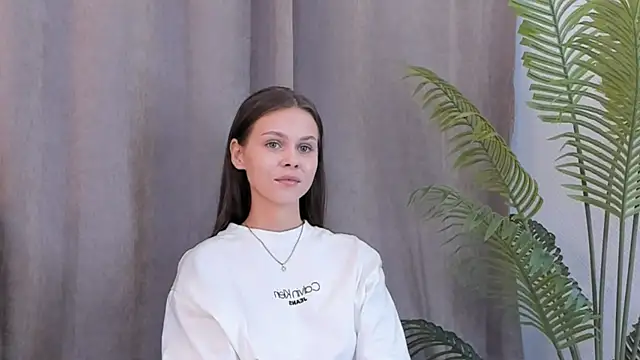 Snapshot of EarthaLevra chatting on February 24, 12:03 pm EarthaLevra online show from February 24, 12:03 pm