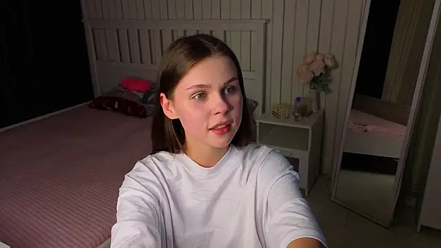 Snapshot of EarthaLevra chatting on March 27, 7:35 pm EarthaLevra online show from March 27, 7:35 pm