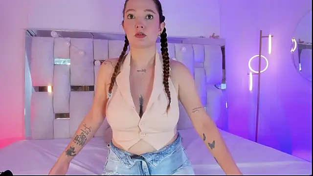 HecateCorvin online show from February 24, 12:25 pm