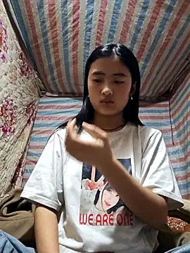 Snapshot of Lala-labu chatting on March 5, 12:17 am Lala-labu online show from March 5, 12:17 am