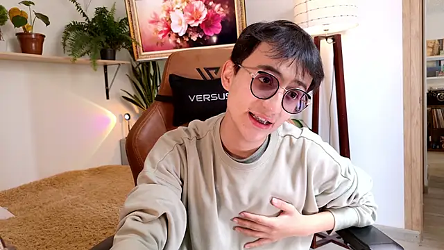 Snapshot of Sr_evann chatting on April 12, 4:34 pm Sr evann online show from April 12, 4:34 pm