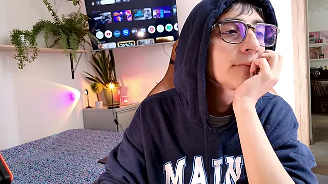 Snapshot of Sr_evann chatting on June 3, 2:08 pm Sr evann online show from June 3, 2:08 pm