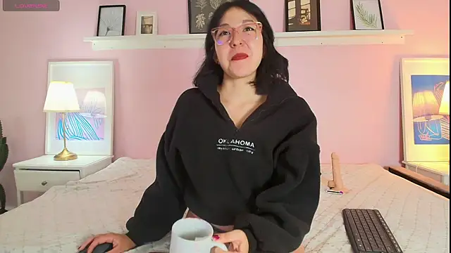 Abigailladyy online show from May 18, 11:38 am