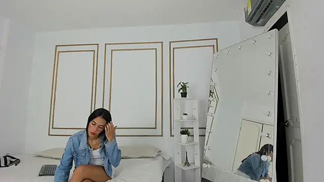 emily gaviria1 online show from March 26, 12:11 pm