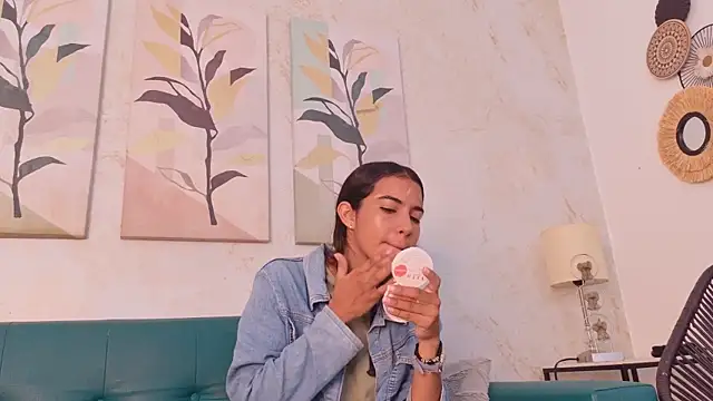 emily gaviria1 online show from July 31, 12:15 pm