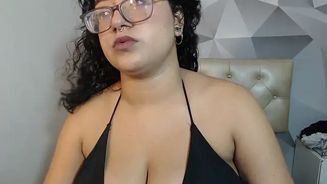Snapshot of joul_666 chatting on April 8, 6:30 pm joul 666 online show from April 8, 6:30 pm