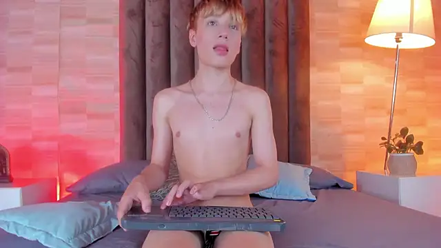 Snapshot of Isaac_Grey chatting on March 18, 7:39 pm Isaac Grey online show from March 18, 7:39 pm