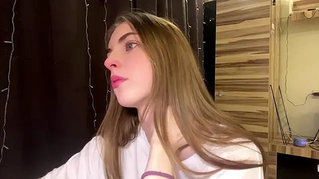 PollyDream online show from March 6, 7:27 am