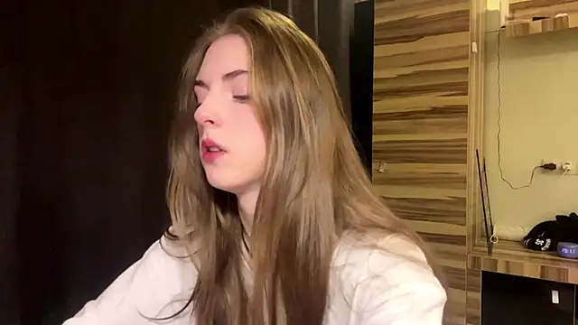 PollyDream online show from March 17, 4:10 pm