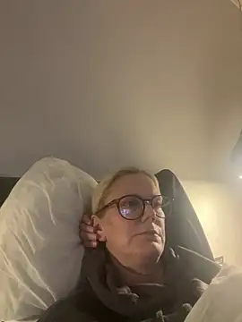 Snapshot of Amelie_BlondeXX chatting on March 8, 6:12 pm Amelie BlondeXX online show from March 8, 6:12 pm