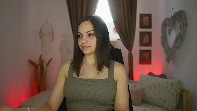Sidney Sweety online show from July 22, 1:25 pm