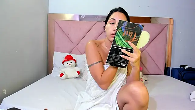 Snapshot of Alanah_connory chatting on March 20, 12:21 pm Alanah connory online show from March 20, 12:21 pm