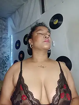 medusafox  online show from June 13, 5:05 am