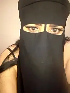 Snapshot of madleen_Mm chatting on May 12, 11:51 am madleen Mm online show from May 12, 11:51 am
