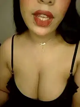 Snapshot of madleen_Mm chatting on June 1, 12:07 pm madleen Mm online show from June 1, 12:07 pm