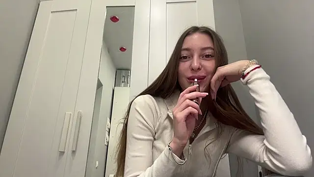 Snapshot of selena_favn chatting on March 2, 2:03 am selena favn online show from March 2, 2:03 am