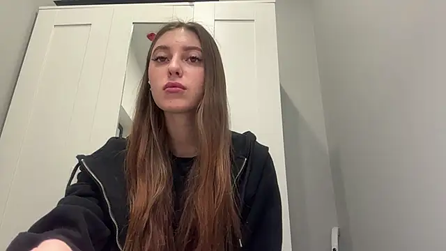 Snapshot of selena_favn chatting on March 5, 2:07 am selena favn online show from March 5, 2:07 am