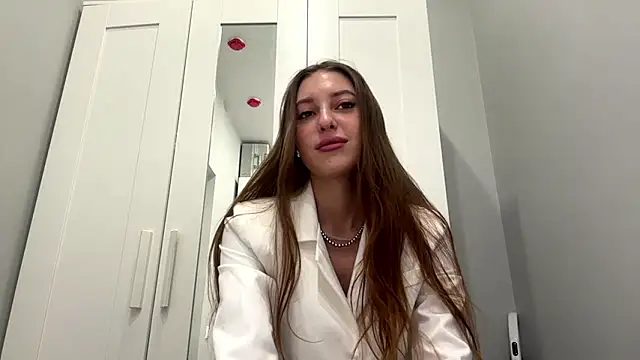 Snapshot of selena_favn chatting on March 12, 7:03 am selena favn online show from March 12, 7:03 am