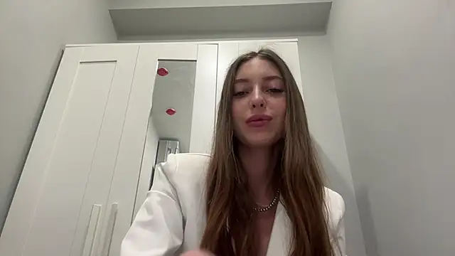 Snapshot of selena_favn chatting on March 23, 4:16 am selena favn online show from March 23, 4:16 am