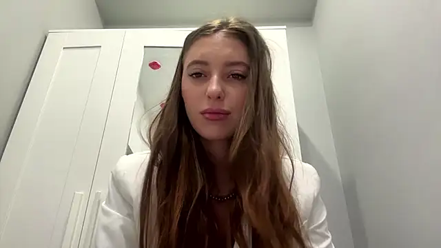 Snapshot of selena_favn chatting on March 24, 1:10 am selena favn online show from March 24, 1:10 am