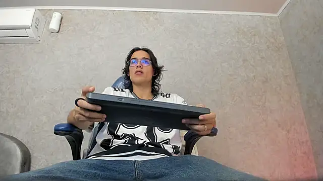 Snapshot of Noha_castellano chatting on March 8, 12:31 pm Noha castellano online show from March 8, 12:31 pm