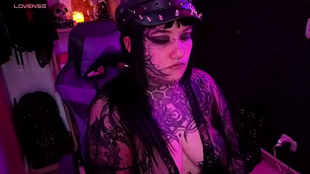 Snapshot of aradia_66 chatting on March 21, 8:19 am aradia 66 online show from March 21, 8:19 am