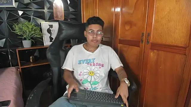 Snapshot of Noha__scott chatting on March 28, 2:16 pm Noha scott online show from March 28, 2:16 pm